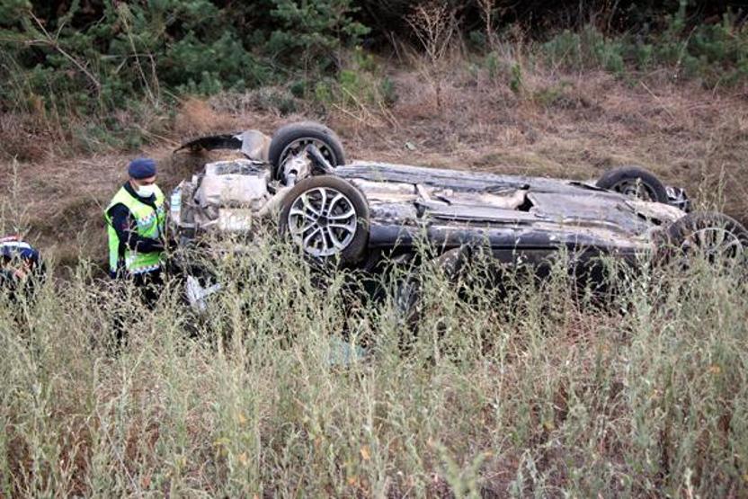 Takla atan otomobildeki 5 kişi yaralandı