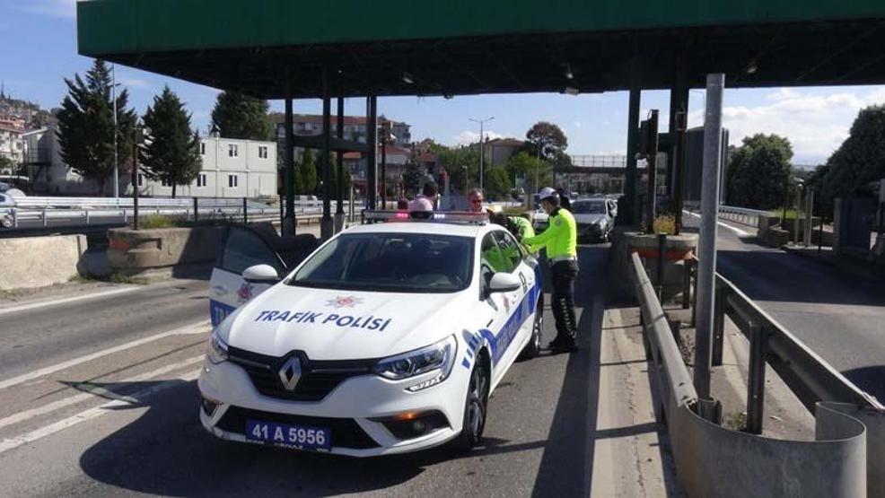 Aynı anda gişeye girmeye çalışınca çarpıştılar