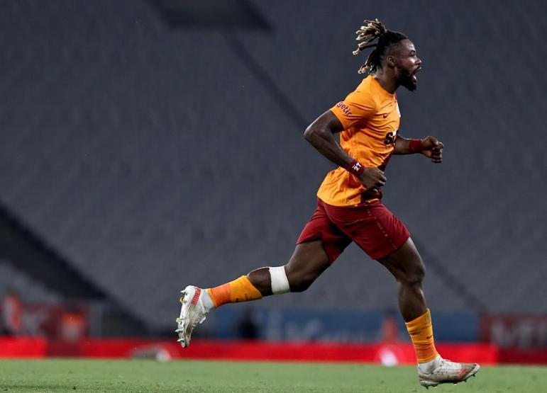 Son dakika... Galatasaraydan Luyindamaya zoraki sözleşme