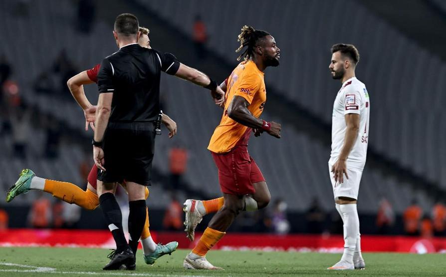 Son dakika... Galatasaraydan Luyindamaya zoraki sözleşme