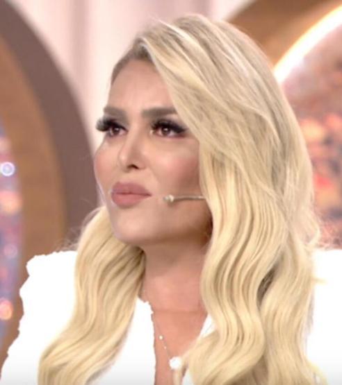 Selin Ciğerci son paylaşımıyla takipçilerini şaşırttı Sarı saçlarına veda etti