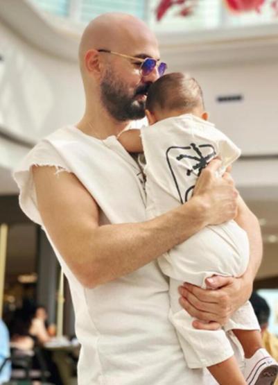 Soner Sarıkabadayı ile Madelein Camelo Lopez oğlunun yüzünü ilk kez gösterdi