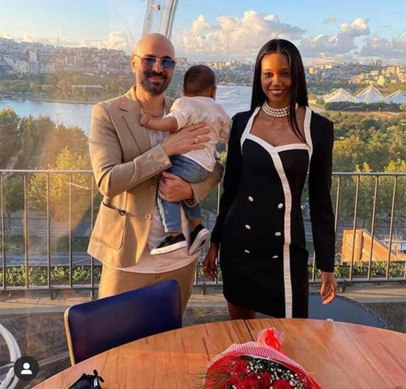 Soner Sarıkabadayı ile Madelein Camelo Lopez oğlunun yüzünü ilk kez gösterdi