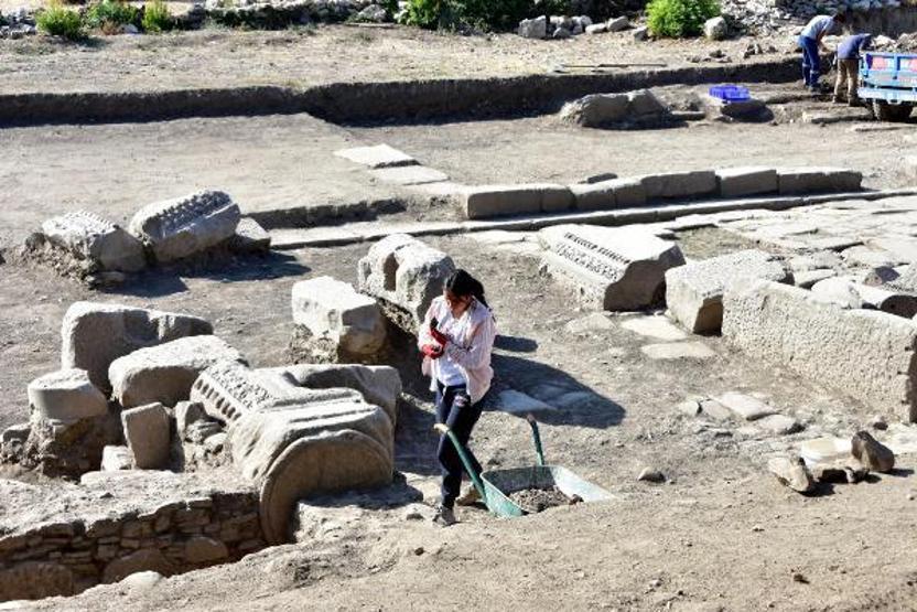 Stratonikeiada 1600 yıllık mozaikler gün yüzüne çıkarılıyor