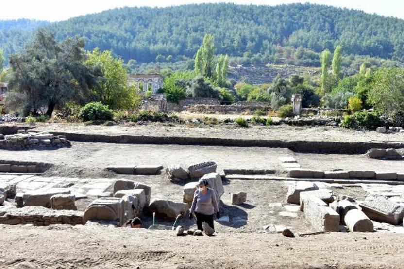 Stratonikeiada 1600 yıllık mozaikler gün yüzüne çıkarılıyor