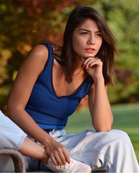 Demet Özdemirin son pozuna hayranlarından yoğun ilgi