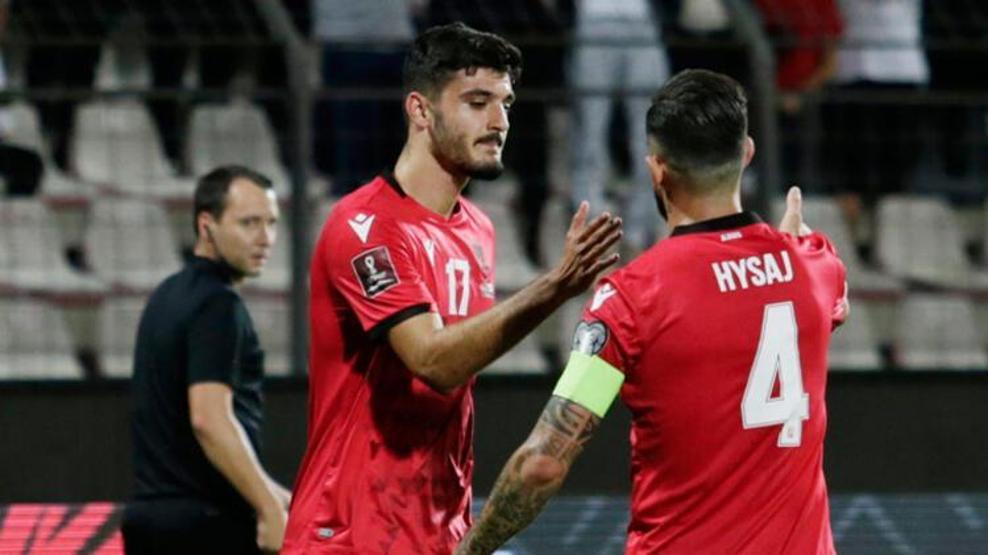Son dakika... Fenerbahçeden iki genç golcüye kanca