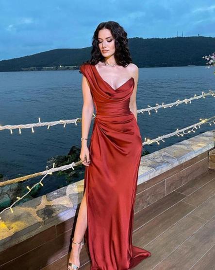 Fahriye Evcenin pozlarına beğeni ve yorum yağdı