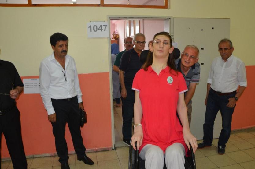 Dünyanın en uzun boylu kadını Rümeysa Gelgi, Guinness Rekorlar Kitabına girdi