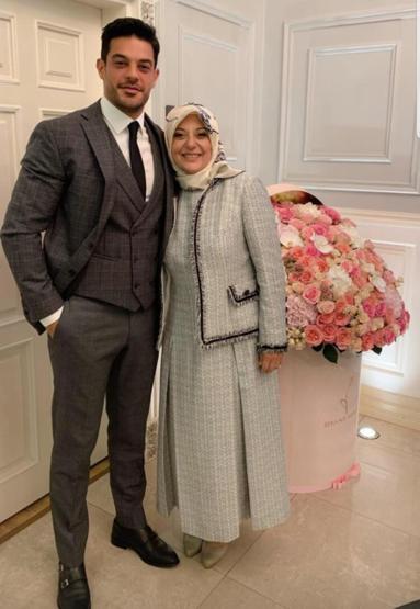 Hadise aşka geldi Mehmet Dinçerlere şarkılı gönderme