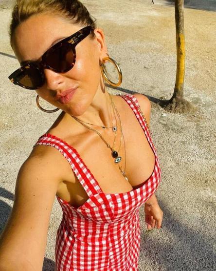 Hadise aşka geldi Mehmet Dinçerlere şarkılı gönderme