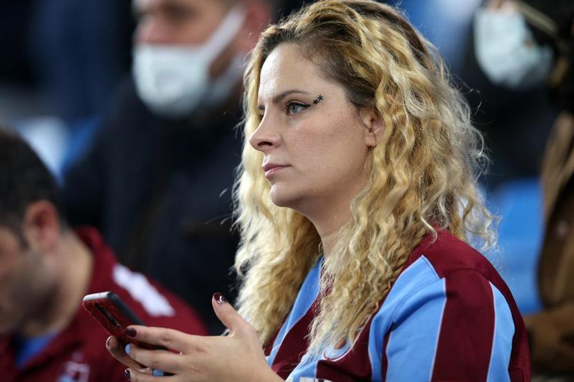 Trabzonspor tribünlerinden renkli görüntüler