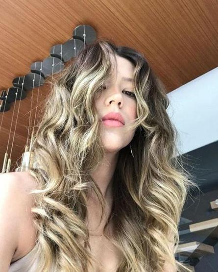 Feyza Aktan ile Özcan Deniz birbirine girdi Feyza Aktan, Özcan Denize tokat attı