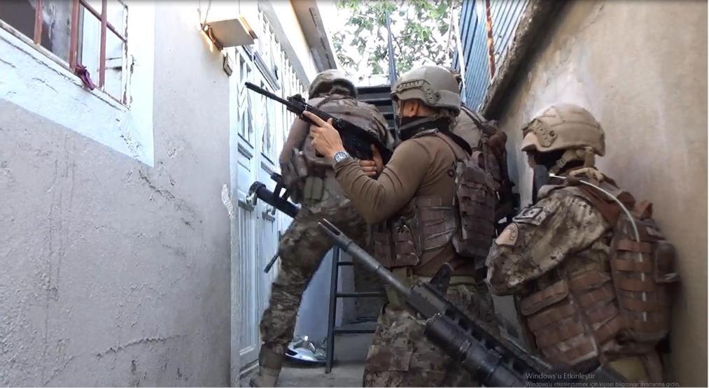 Uyuşturucu tacirlerine operasyon: 18 gözaltı