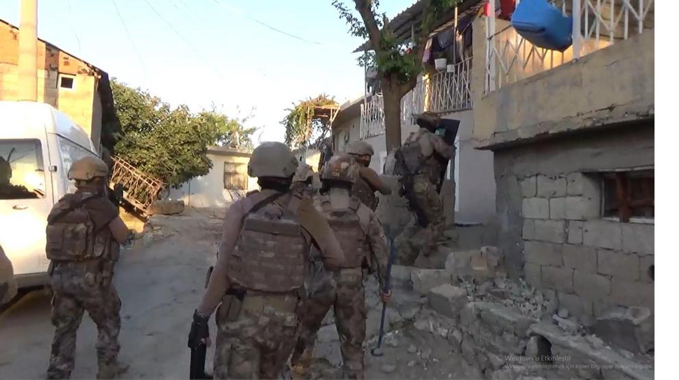Uyuşturucu tacirlerine operasyon: 18 gözaltı