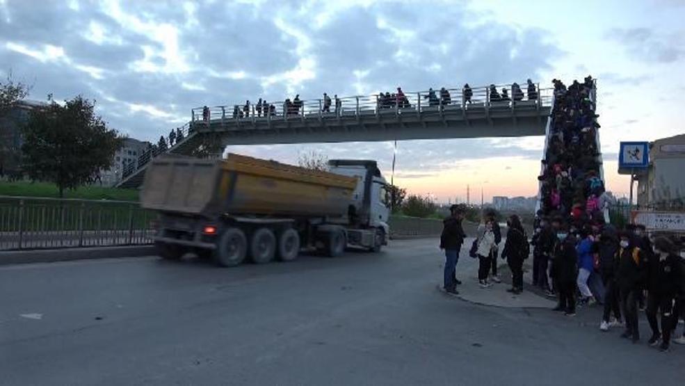 Okul yolundan geçen hafriyat kamyonları tedirgin ediyor