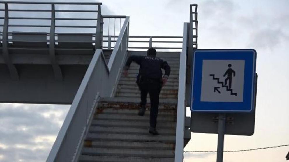 Okul yolundan geçen hafriyat kamyonları tedirgin ediyor