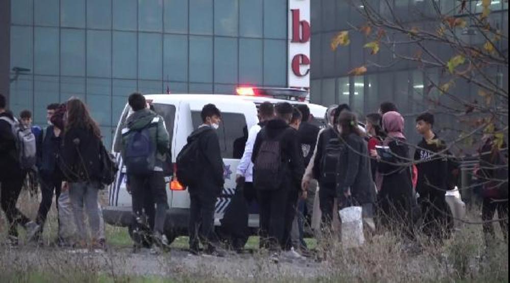 Okul yolundan geçen hafriyat kamyonları tedirgin ediyor