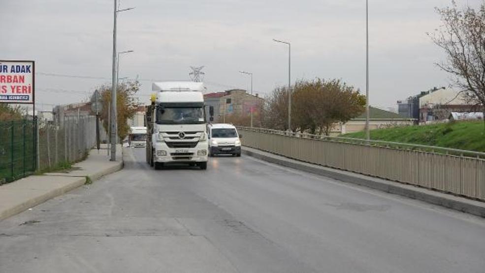Okul yolundan geçen hafriyat kamyonları tedirgin ediyor