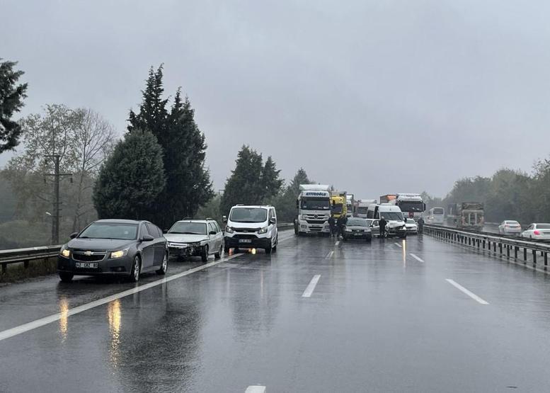 Son dakika... Anadolu Otoyolunda 23 aracın karıştığı zincirleme kazada 17 kişi yaralandı