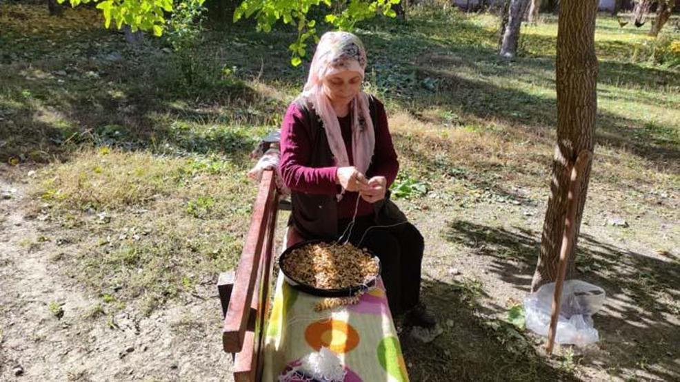 Ballı cevizli köme nasıl yapılır Karsta kadınlar imeceyle ballı köme yapımına başladı