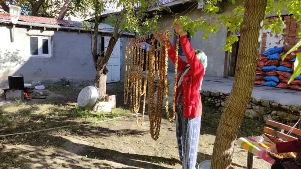 Ballı cevizli köme nasıl yapılır Karsta kadınlar imeceyle ballı köme yapımına başladı