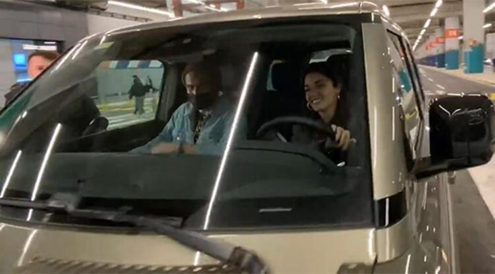Hande Erçelden Kerem Bürsine sürpriz: Hande ile birbirimizi çok özledik