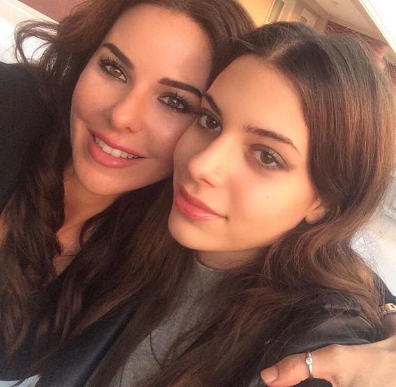 Derin Taludan Cadılar Bayramı pozu