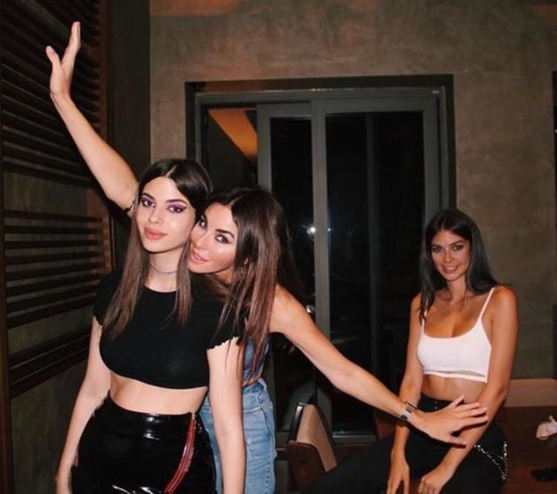 Derin Taludan Cadılar Bayramı pozu