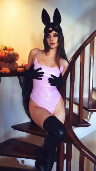 Derin Taludan Cadılar Bayramı pozu