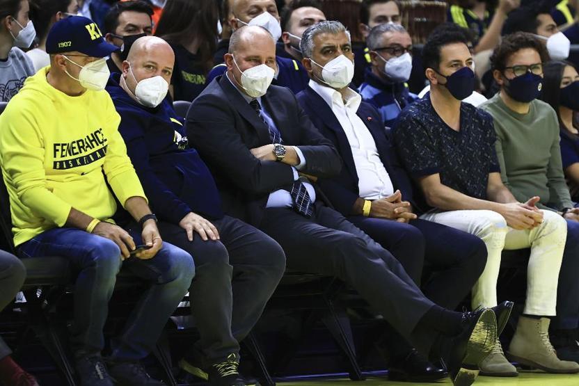 Euroleague maçında Ali Koç taraftarla tartıştı