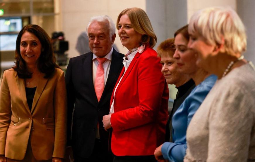 Almanyada SPDli Aydan Özoğuz, Alman Federal Meclisi Başkanvekili seçildi