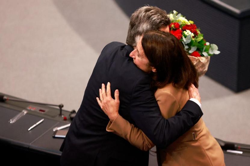 Almanyada SPDli Aydan Özoğuz, Alman Federal Meclisi Başkanvekili seçildi