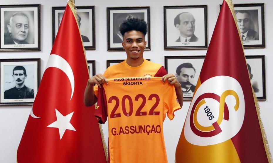 Son dakika... Galatasarayda Gustavo Assunçao ayrılıyor