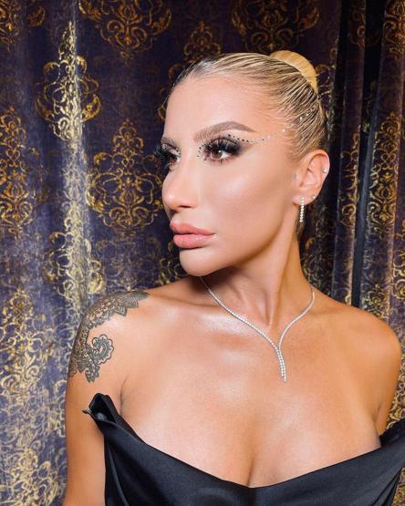 İrem Derici konser kostümüyle beğeni topladı