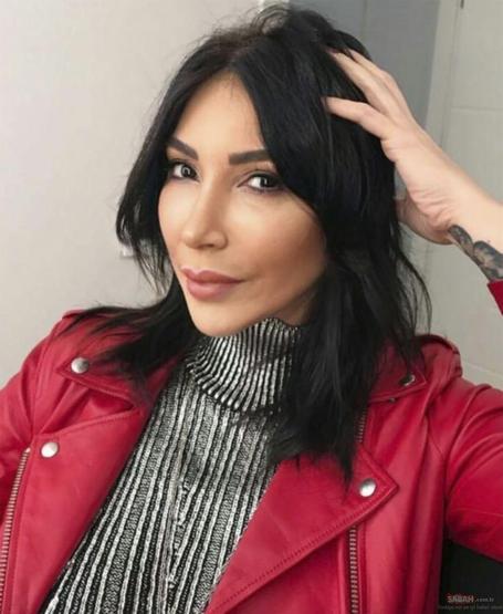 Hande Yener transparan sahne kostümüyle dikkat çekti