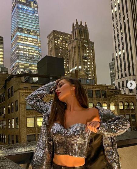 Hande Erçel verdiği pozla Bensu Sorala fark attı