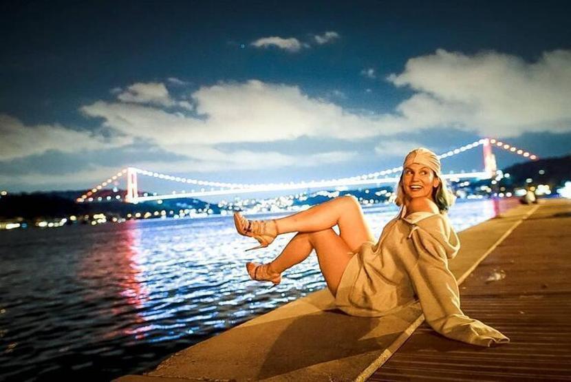 Farah Zeynep Abdullah aşka geldi Romantik pozlarını paylaştı