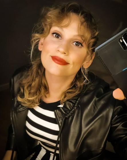 Farah Zeynep Abdullah aşka geldi Romantik pozlarını paylaştı