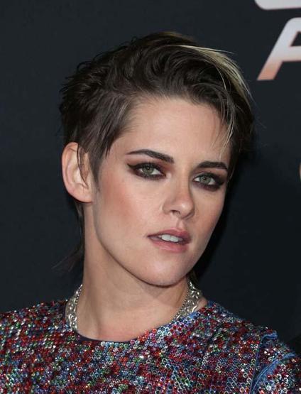 Kristen Stewart, kız arkadaşı Dylan Meyer ile nişanlandı