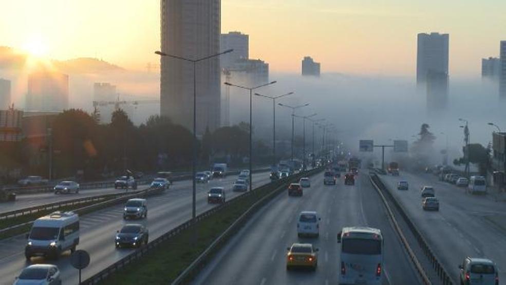 İstanbul sis altında