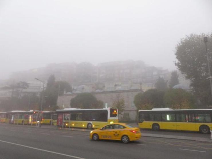 İstanbul sis altında