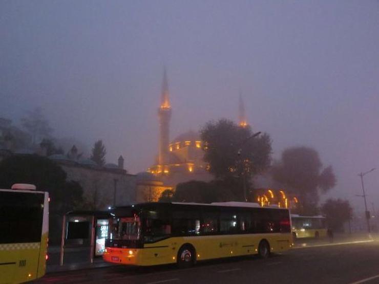 İstanbul sis altında