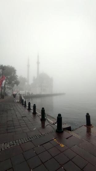 İstanbul sis altında