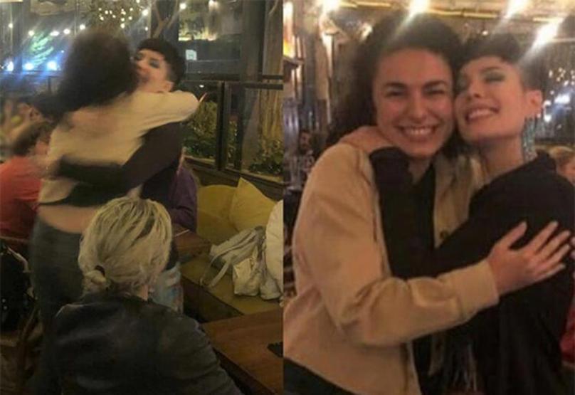 Halsey kendisini tanıyan hayranları ile hatıra fotoğrafı çektirdi