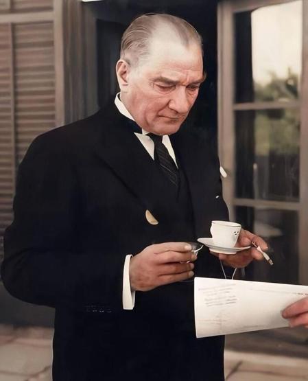 Ünlü isimler sosyal medyadan 10 Kasım mesajlarını böyle paylaştılar