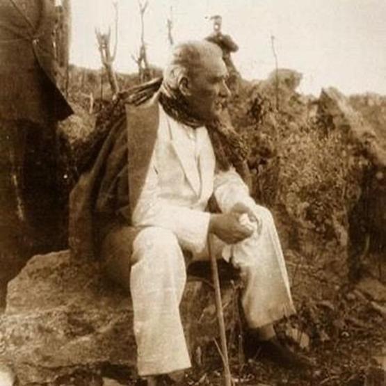 Ünlü isimler sosyal medyadan 10 Kasım mesajlarını böyle paylaştılar
