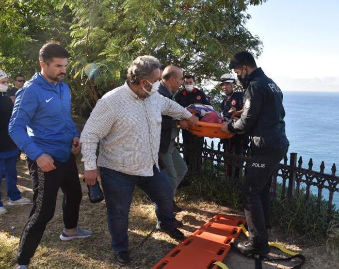 Kayalıktan düşen Nilifere üşümemesi için montunu verdi, kurtarılmasına da yardım etti
