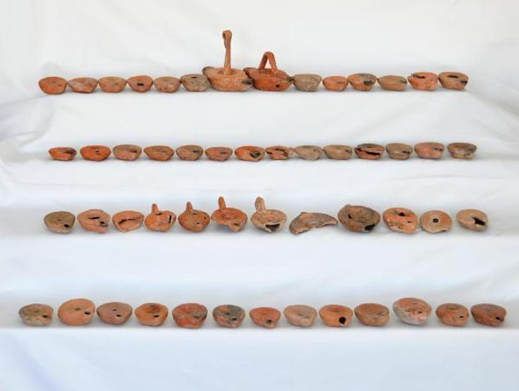 Aizanoi Antik Kentinde 1800 yıllık kandil, saç iğnesi ve kaşık bulundu