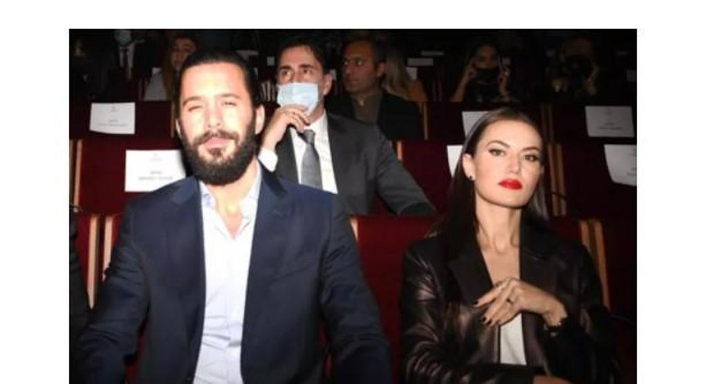Fahriye Evcen ve Barış Arduç ödül törenine katıldı